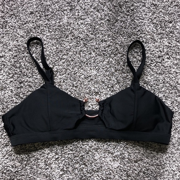 Black sexy bikini with metal ring - Picture 3 of 6